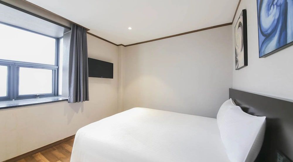 Sunland Hotel Deluxe Double Room 3