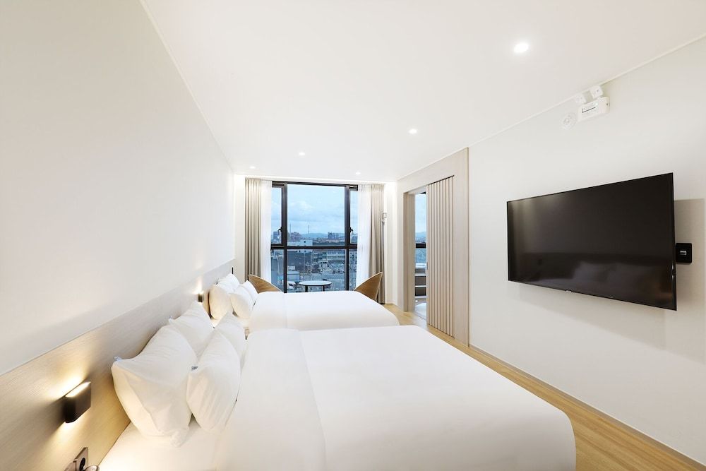 Pohang Hound Hotel Songdo Beach Superior Twin Room 5