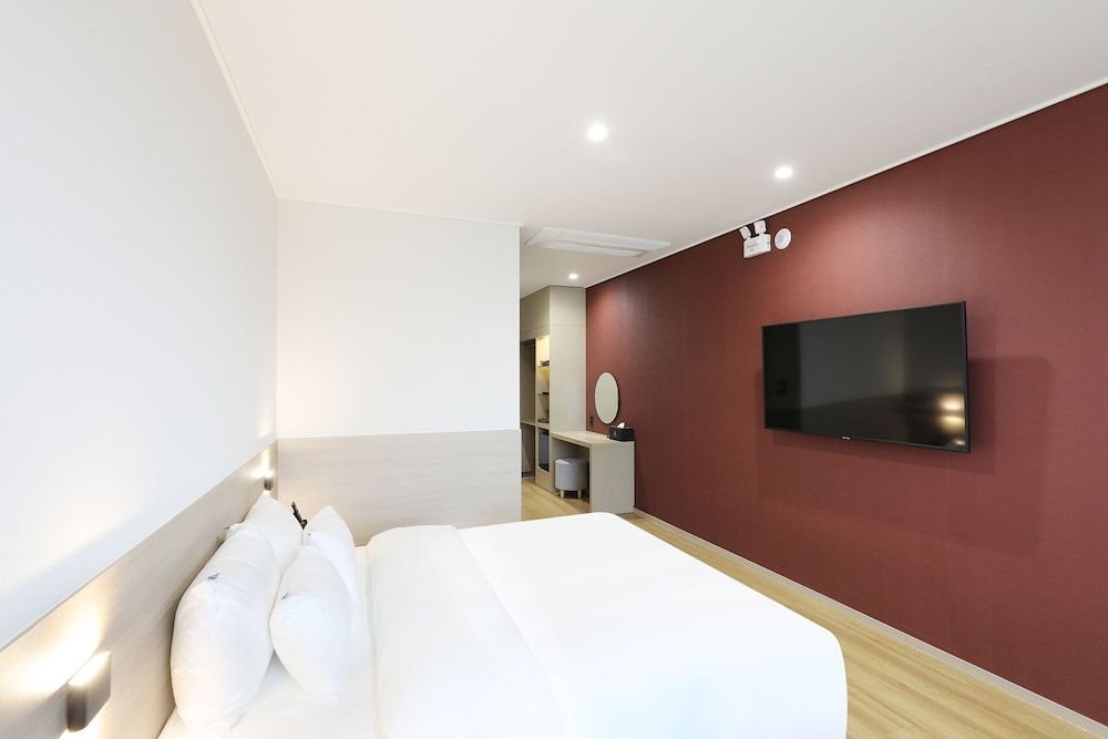 Pohang Hound Hotel Songdo Beach Standard Room 8