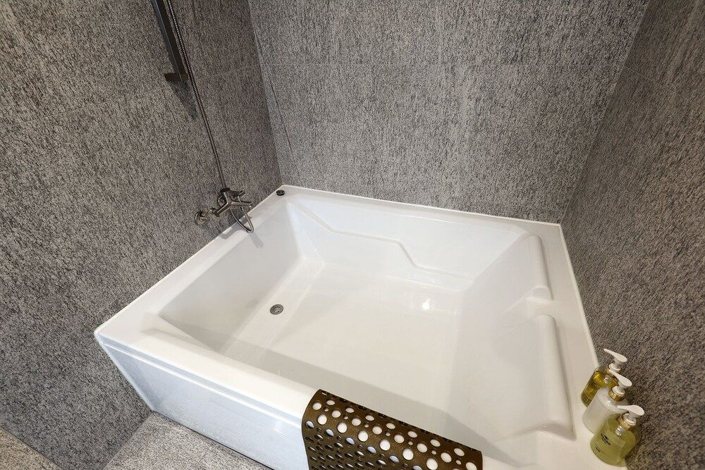 Pohang Hound Hotel Songdo Beach Superior Twin Room 2