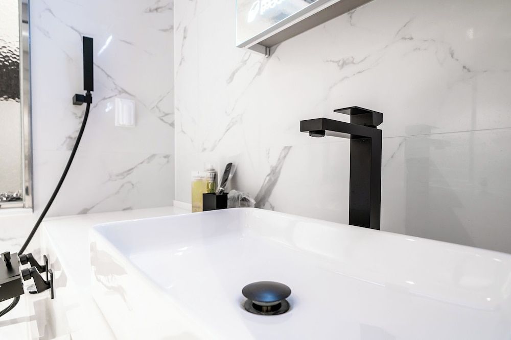 Chocolate Hotel Sungnam Deluxe Double or Twin Room, Shower Grab Bars, Private Bathroom 7