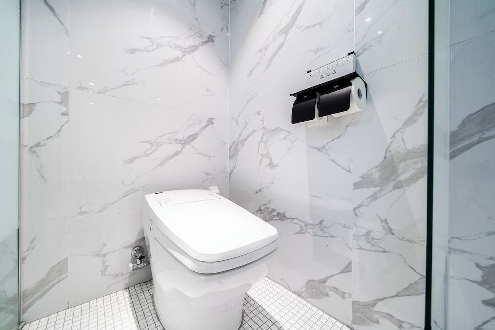 Chocolate Hotel Sungnam Deluxe Double or Twin Room, Shower Grab Bars, Private Bathroom 6