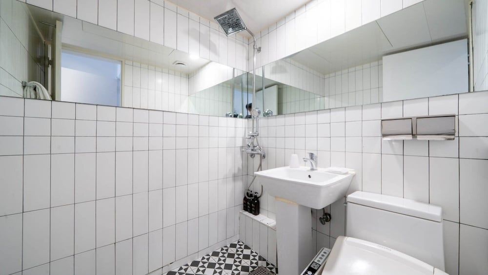 NU Hotel Standard Room 9