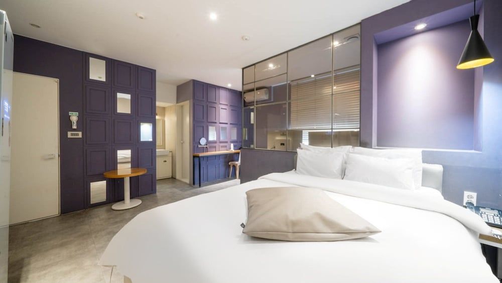 NU Hotel Premium Twin Room 6