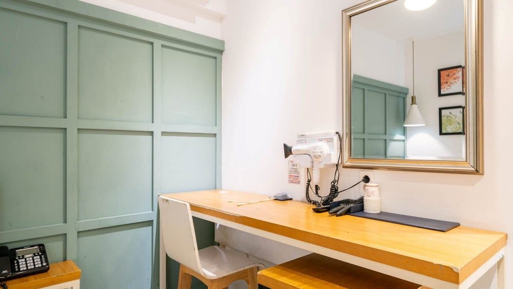 NU Hotel Standard Room 8