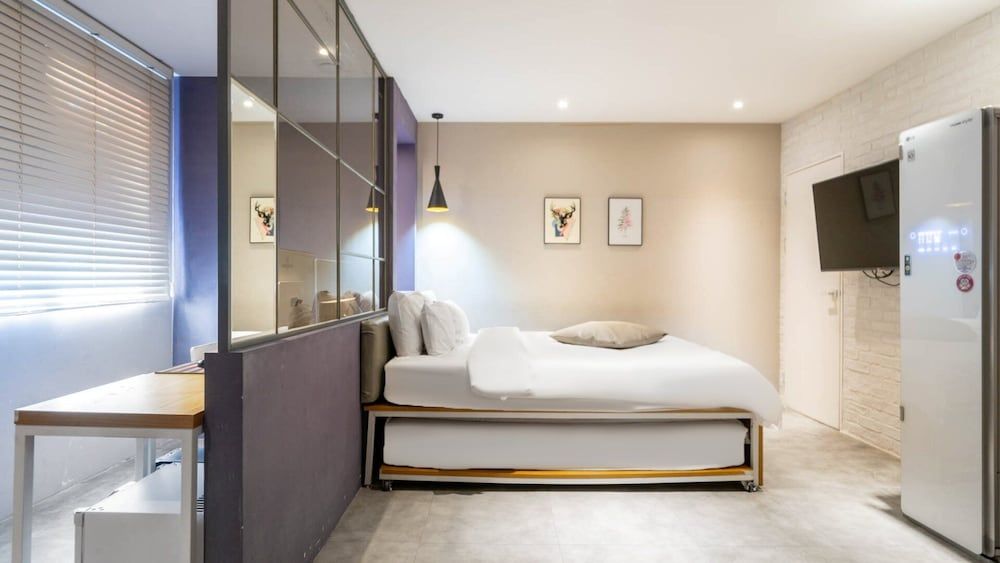 NU Hotel Premium Twin Room 7