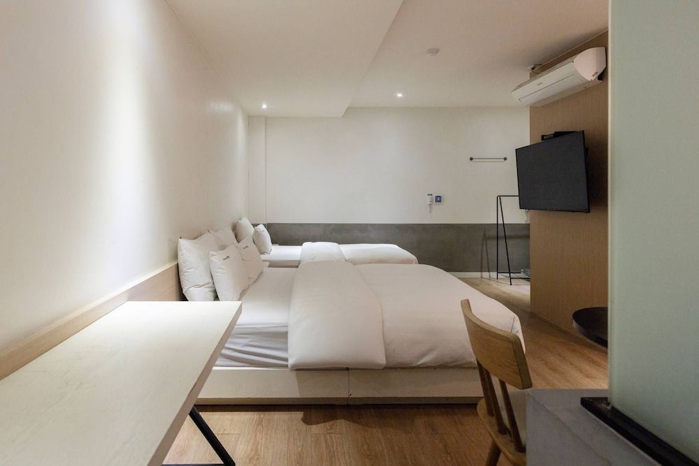 Icheon XYM Hotel Deluxe Twin 13