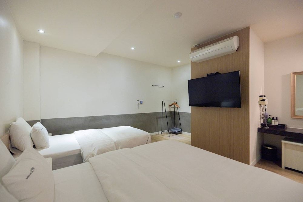 Icheon XYM Hotel Deluxe Twin 2