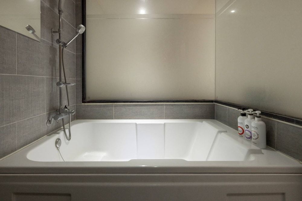 Icheon XYM Hotel Deluxe Twin 21