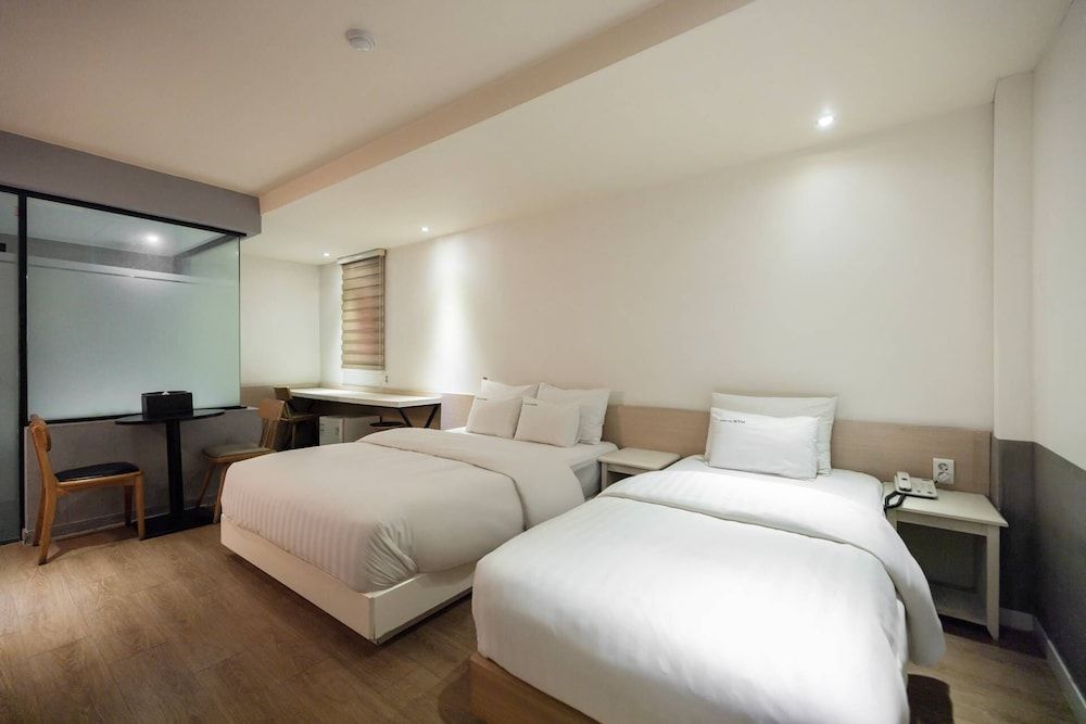 Icheon XYM Hotel Deluxe Twin 8