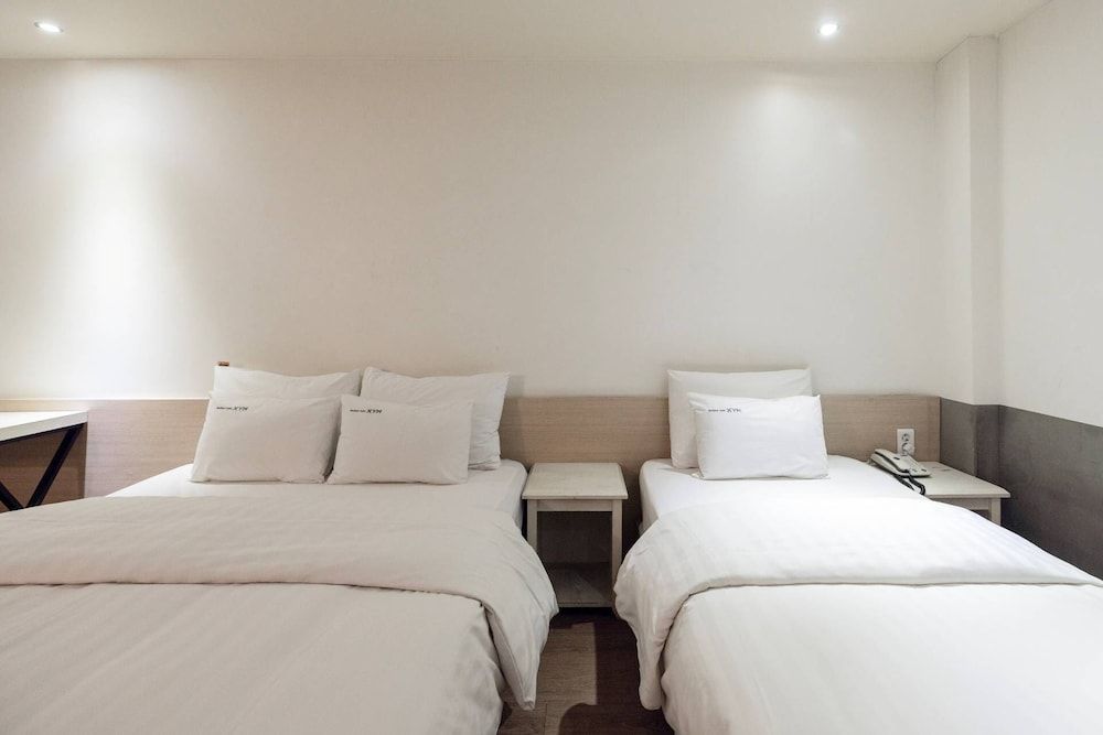 Icheon XYM Hotel Deluxe Twin 14