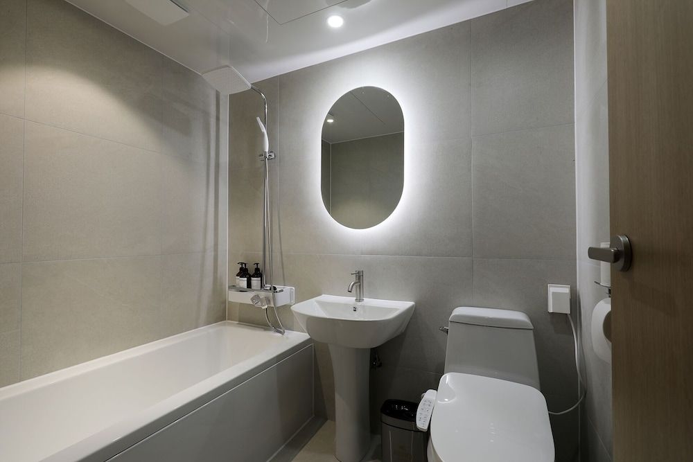 HotelHound Jeonju Junghwasan Superior Double Room, City View 9