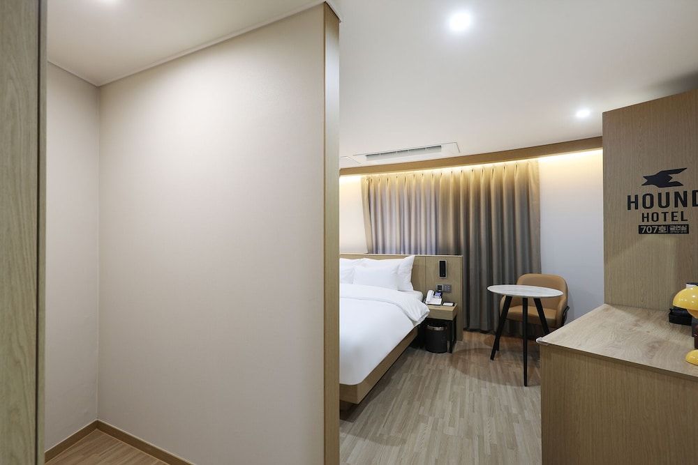 HotelHound Jeonju Junghwasan Superior Double Room, City View 7