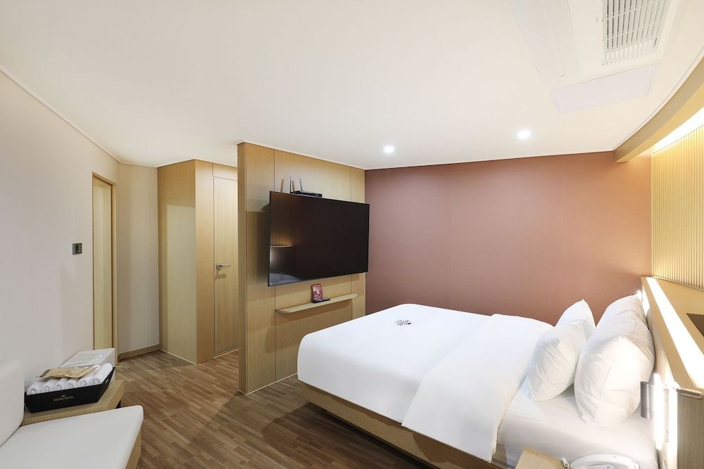 HotelHound Jeonju Junghwasan Deluxe Double Room, City View 12