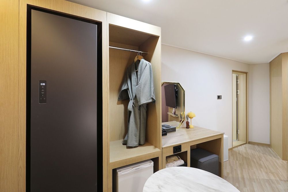 HotelHound Jeonju Junghwasan Superior Double Room, City View 11