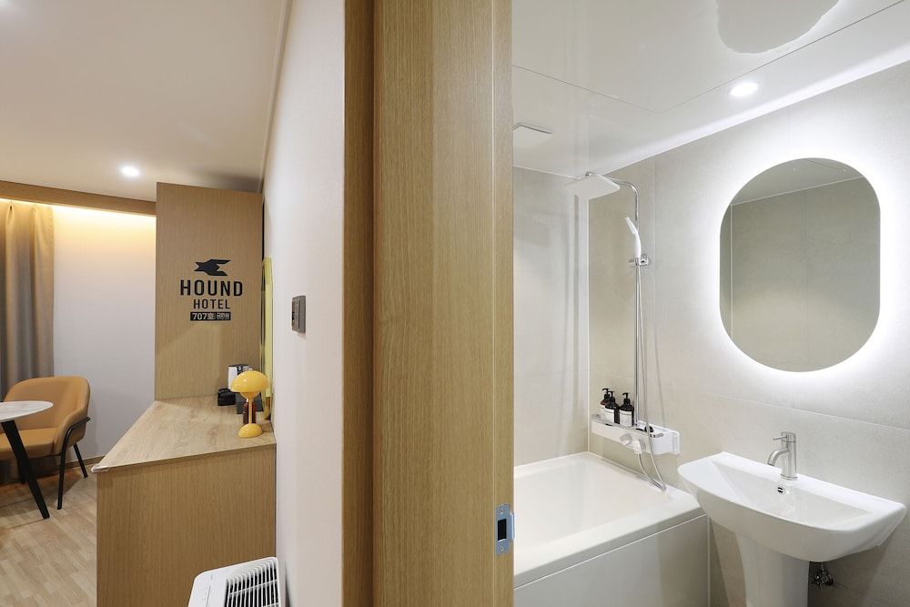 HotelHound Jeonju Junghwasan Superior Double Room, City View 4