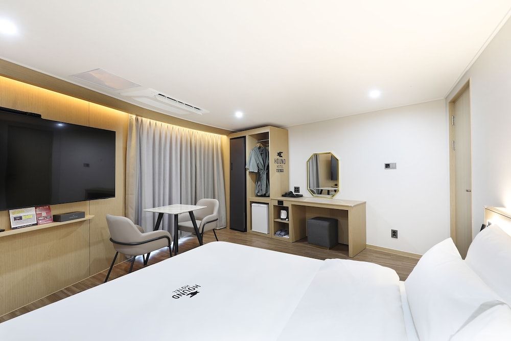 HotelHound Jeonju Junghwasan Premium Double Room, City View 5