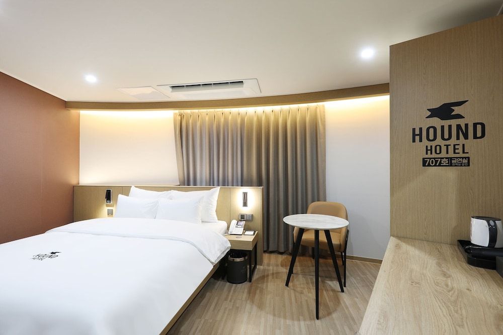 HotelHound Jeonju Junghwasan Superior Double Room, City View 2