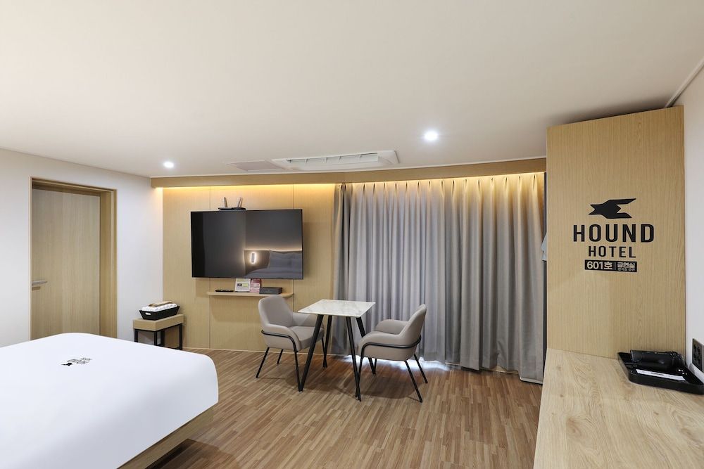 HotelHound Jeonju Junghwasan Premium Double Room, City View 9