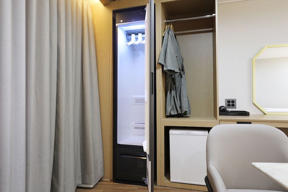 HotelHound Jeonju Junghwasan Premium Double Room, City View 3