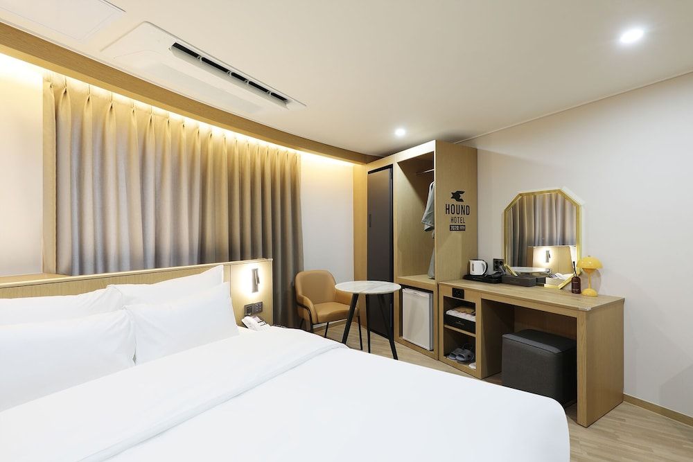HotelHound Jeonju Junghwasan Superior Double Room, City View 10