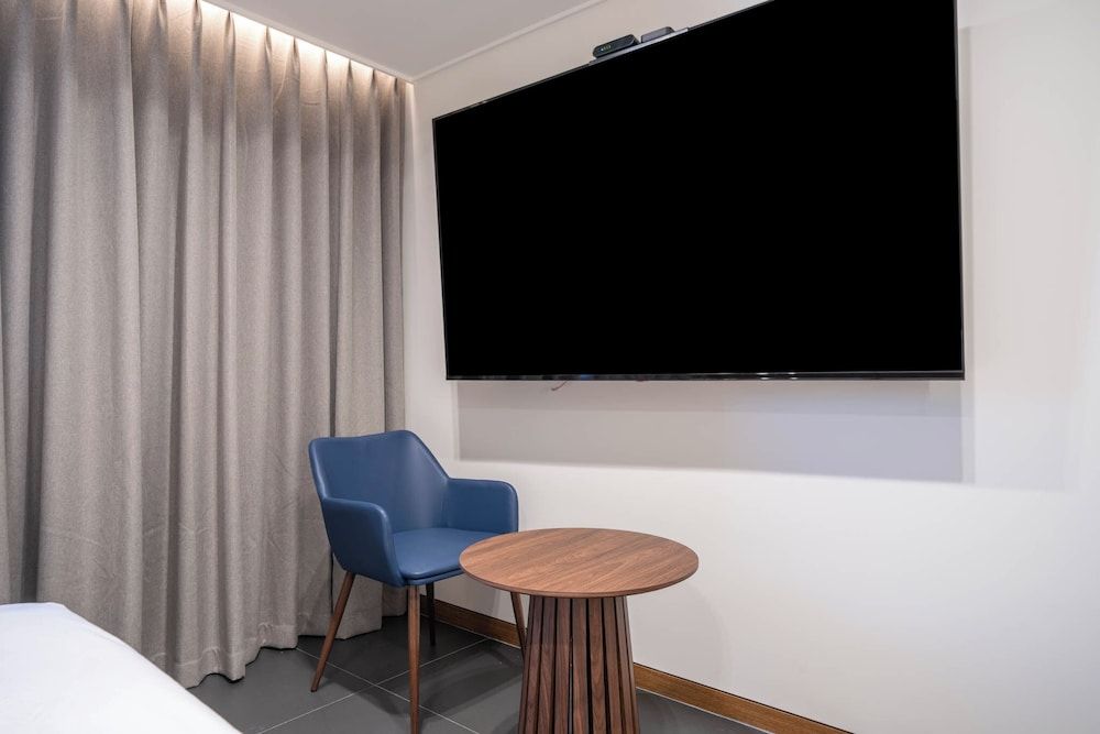 RAMPART HOTEL Standard Room, City View 3