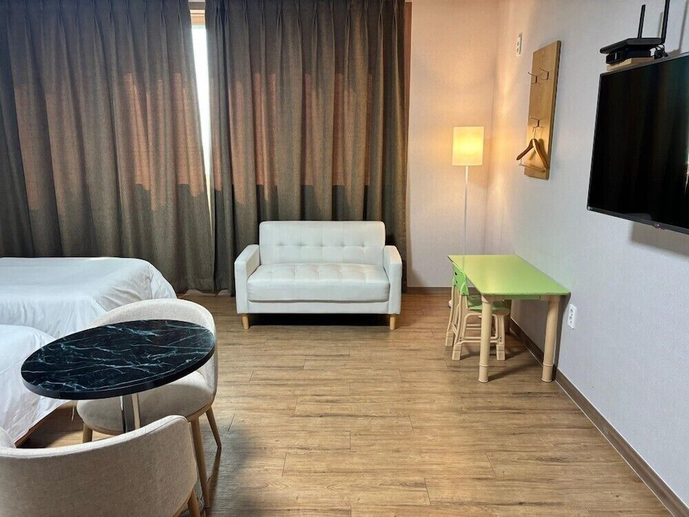 HOTEL ISLAND Deluxe Triple Room 2