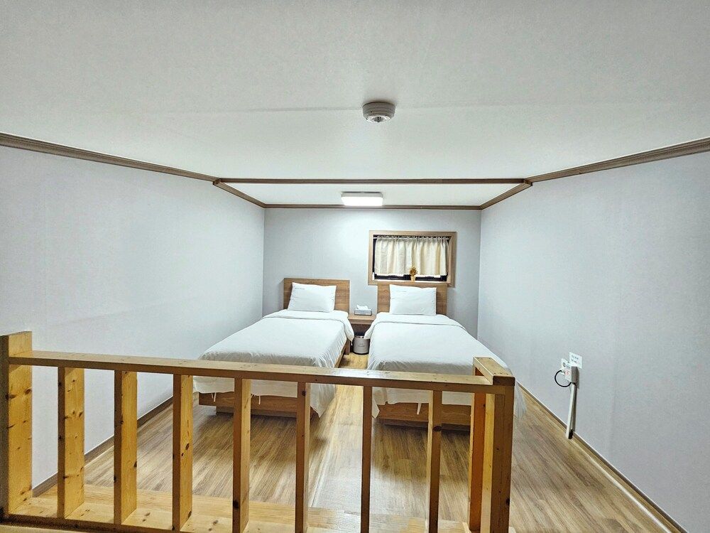 HOTEL ISLAND Family Duplex, Non Smoking, Partial Sea View 2