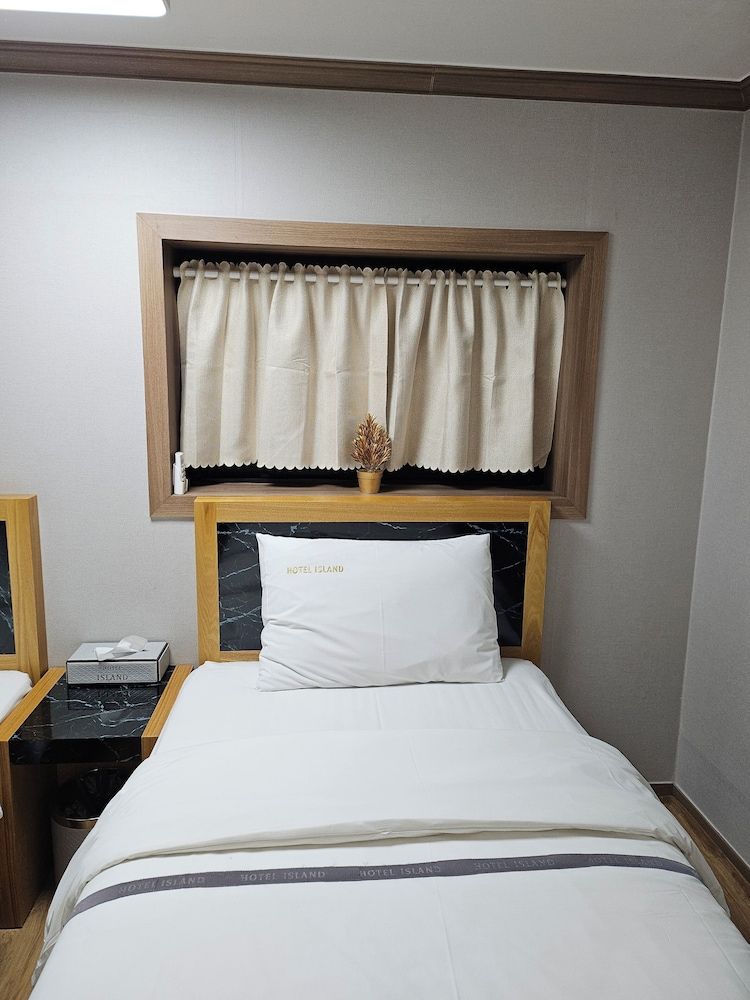 HOTEL ISLAND Family Duplex, Non Smoking, Partial Sea View 5