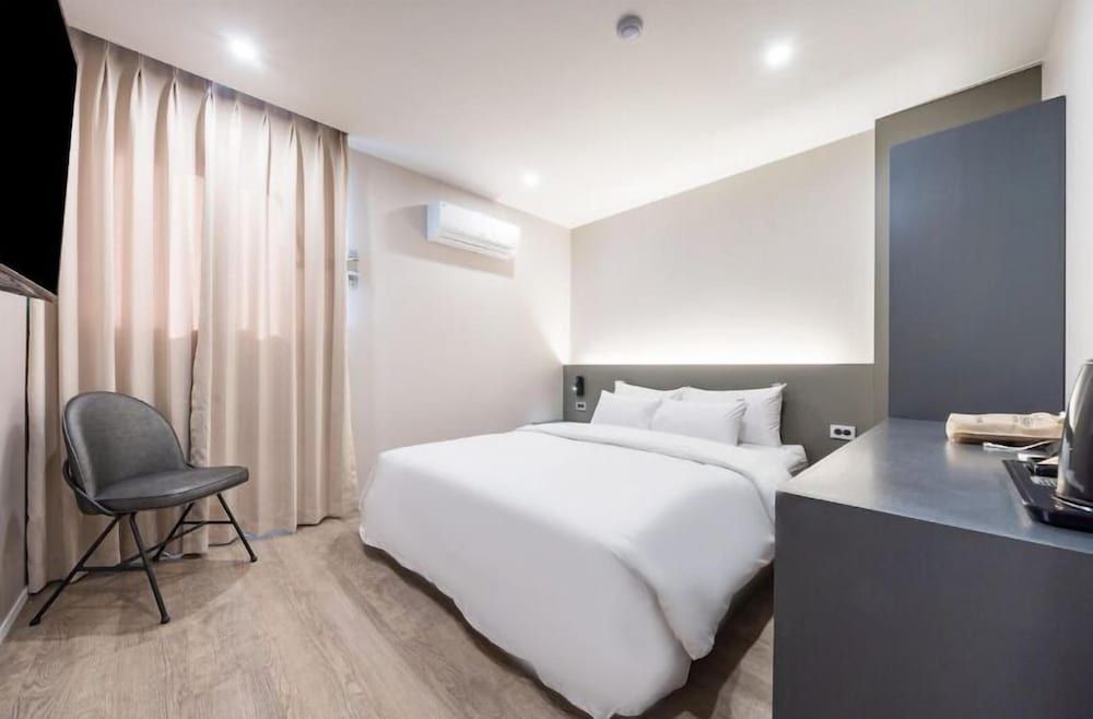 POHANG HOTEL LA TERRACE Standard Double Room 2