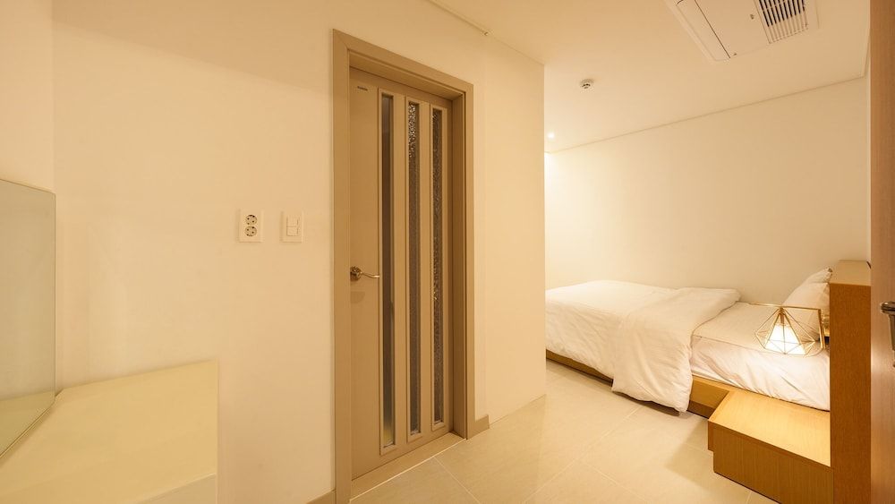 Taean Holy Dog Pool Villa Basic Room, 2 Bedrooms (Royal B (Pool Villa/BBQ/Pet Park)) 9