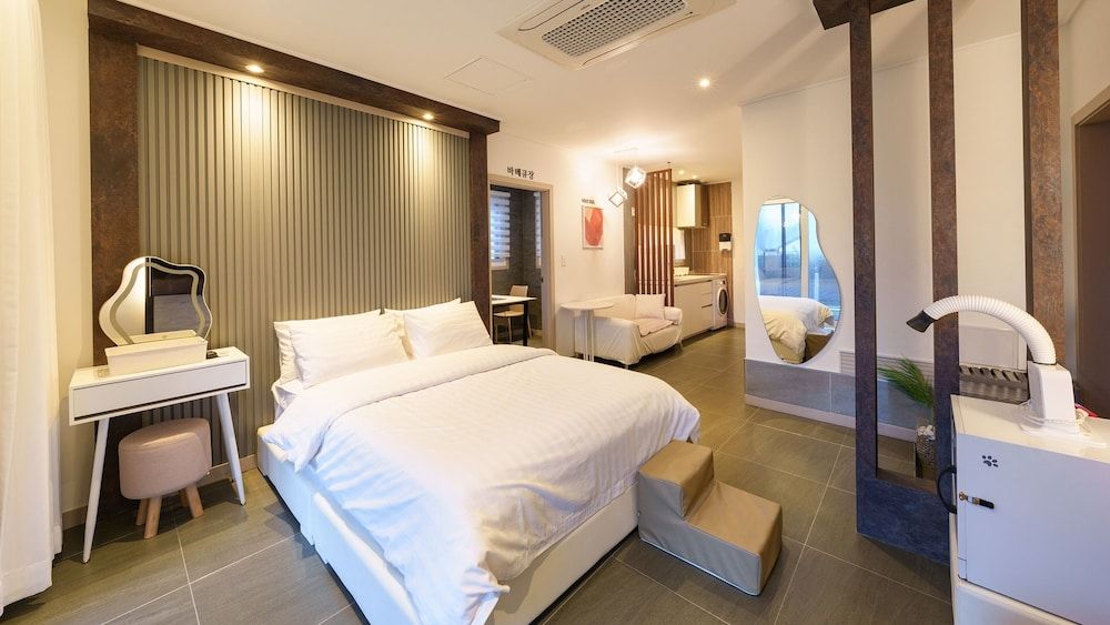 Taean Holy Dog Pool Villa Basic Room, 1 Bedroom (Holy B (Pool Villa/BBQ/Pet Park)) 2