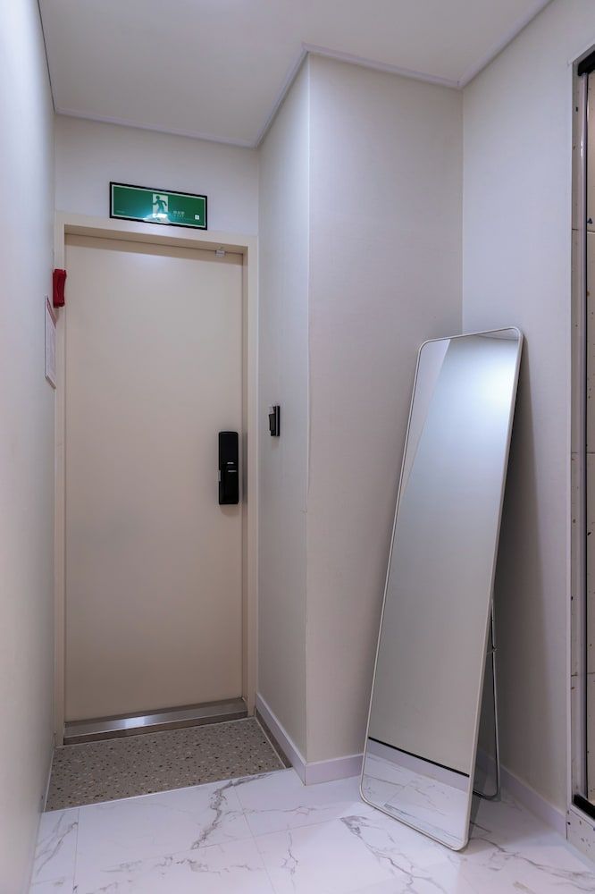 The Central Hongdae Family Triple Room 16