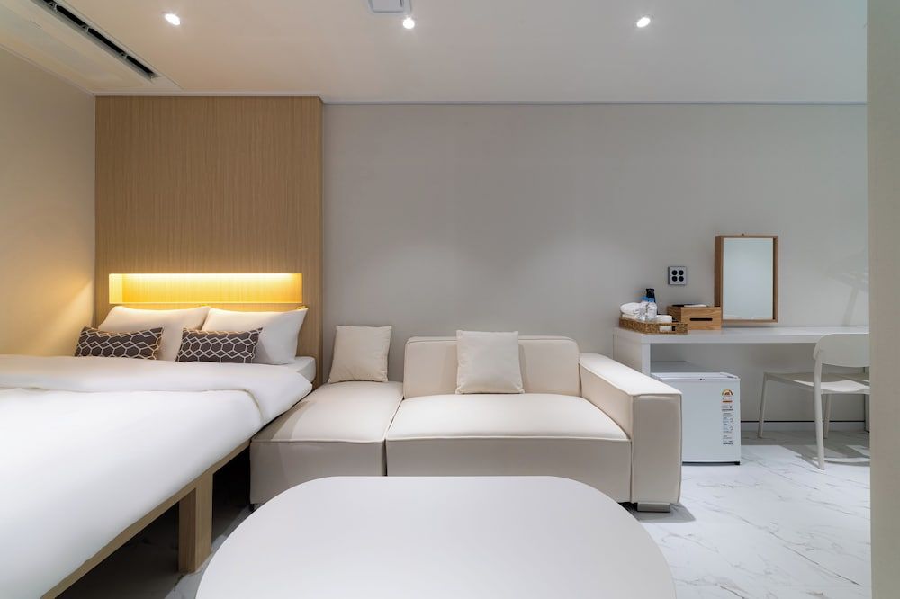 The Central Hongdae Family Triple Room 17