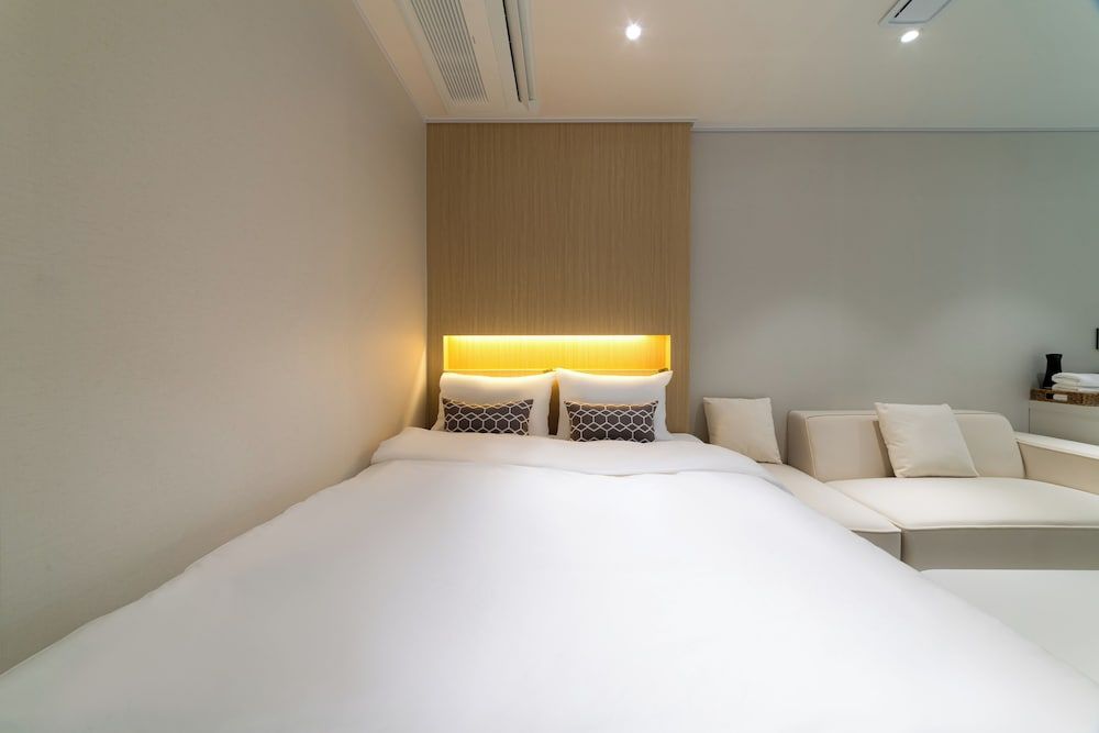 The Central Hongdae Family Triple Room 4