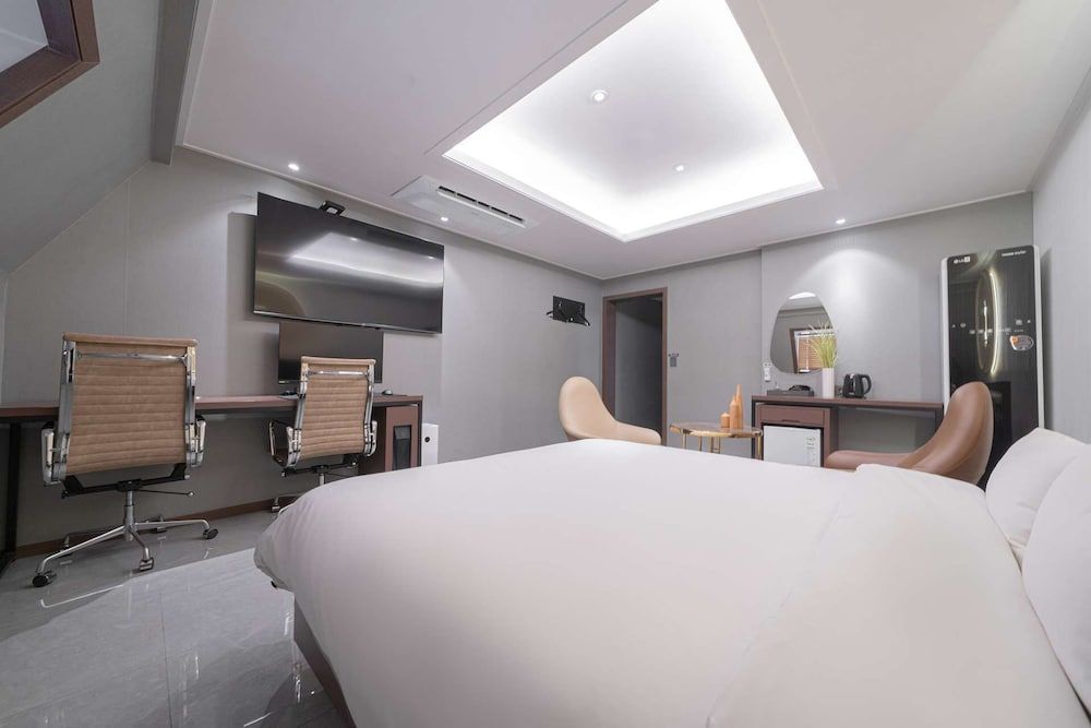 From H About Hotel Chungju Deluxe Room 4
