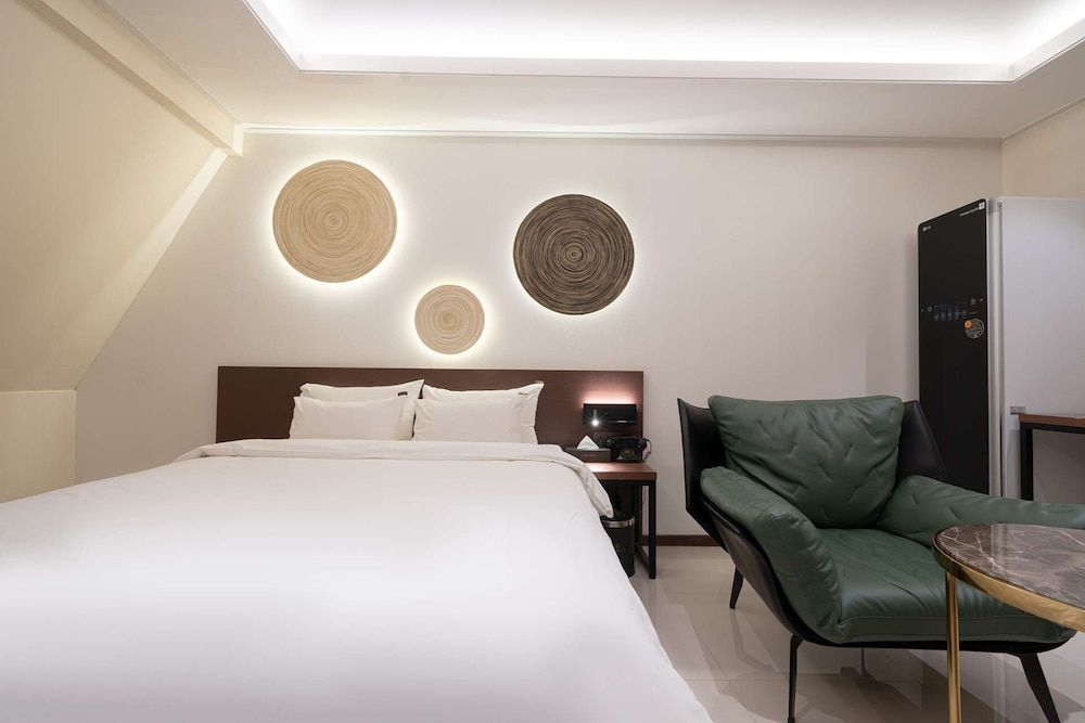 From H About Hotel Chungju Premium Room 8