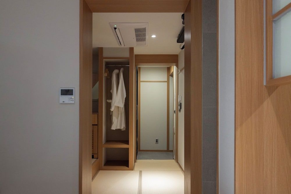 Stay Passport Airplane Guri Business class A 3