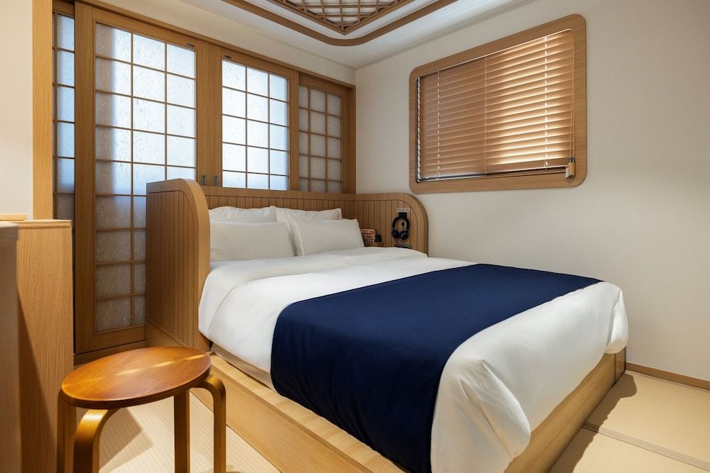 Stay Passport Airplane Guri Premium Economy Class 9