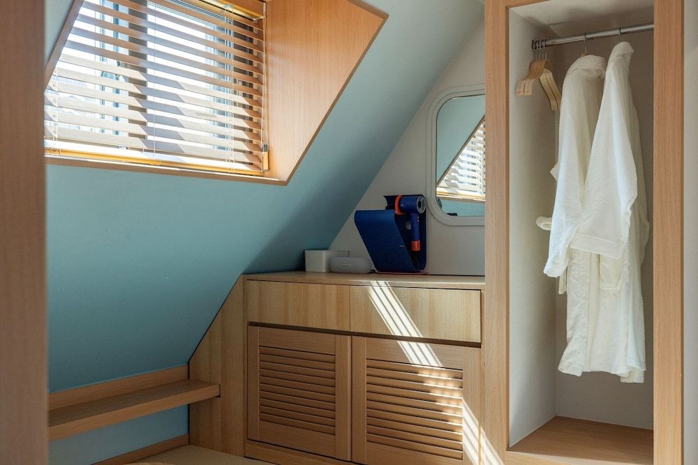 Stay Passport Airplane Guri Business class A 11