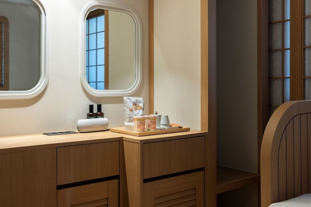 Stay Passport Airplane Guri Premium Economy Class 8