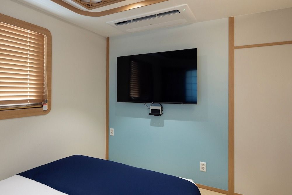 Stay Passport Airplane Guri Premium Economy Class 2