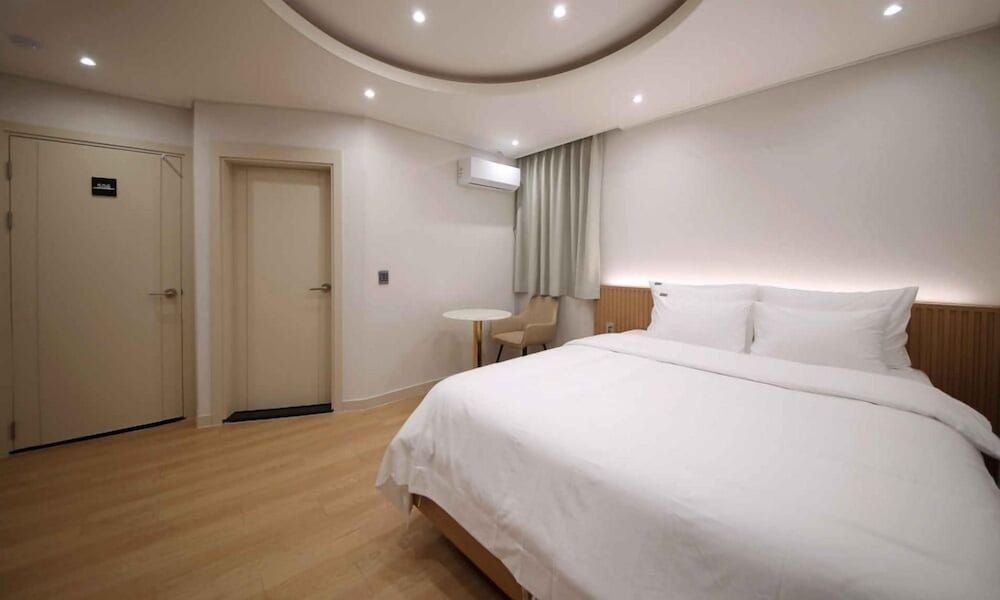 Hey Jecheon Hotel Deluxe Double Room 3