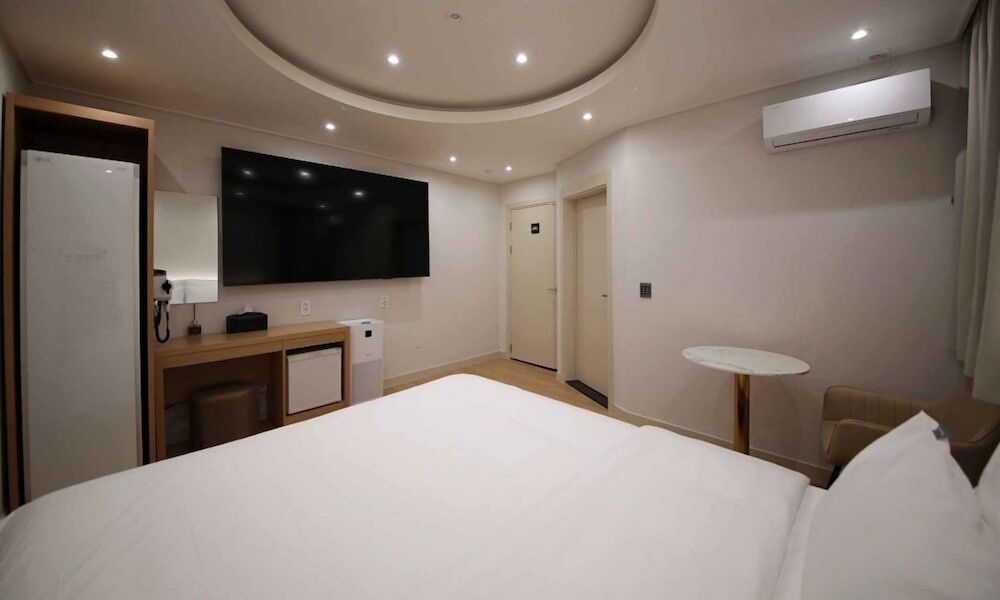 Hey Jecheon Hotel Deluxe Double Room 6