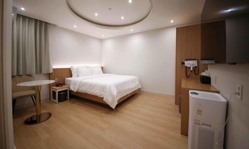 Hey Jecheon Hotel Deluxe Double Room 2