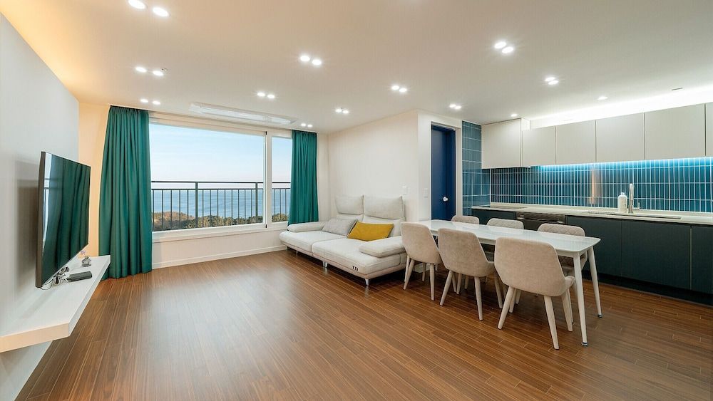 Yeongdeok The Classic Resort Ocean Duplex Suite 9