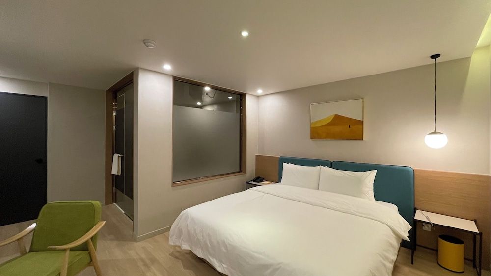 BUTTON HOTEL Yangsan Sports Complex Deluxe Double Room 3