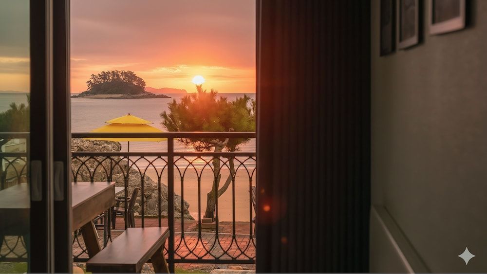 The Seaside Taean Basic Room, 1 Bedroom (Room 101 (Ocean View)) 4