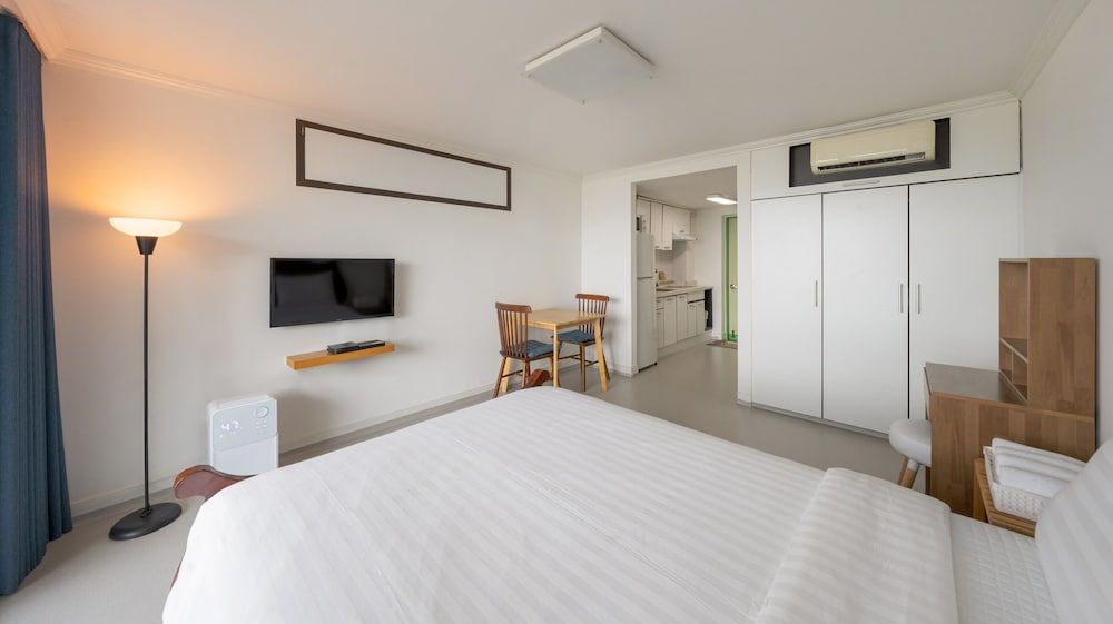 The Seaside Taean Basic Room, 1 Bedroom (Room 102 (Ocean View)) 4