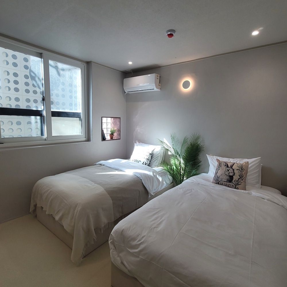 Rabbit Hotel Deluxe Twin Room, Multiple Beds, Non Smoking, Air conditioning 5